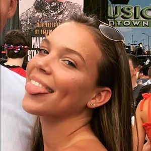 Meet your Posher, Kayla